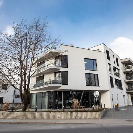 Alure Residences 14 & 24h Self Check-in, Private Parking In Front Of The Building Included, New Building, Center Apartment *