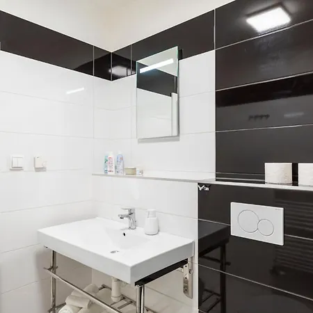 Apartmán Alure Residences 14 & 24h Self Check-in, Private Parking In Front Of The Building Included, New Building, Center Banska Bystrica