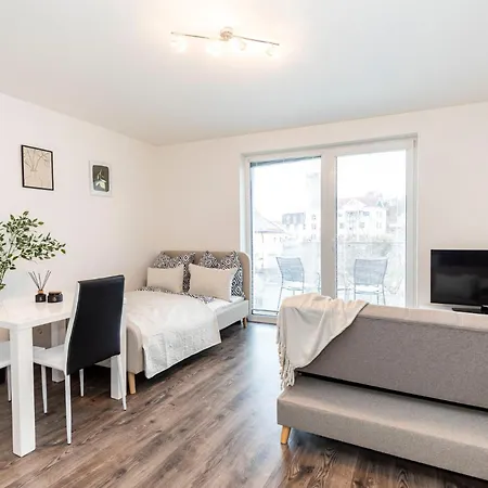 Alure Residences 14 & 24h Self Check-in, Private Parking In Front Of The Building Included, New Building, Center Apartment *