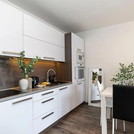 Apartment Alure Residences 14 & 24h Self Check-in, Private Parking In Front Of The Building Included, New Building, Center