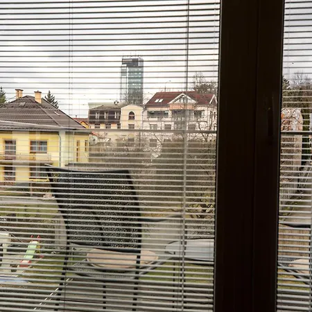 Apartment Alure Residences 14 & 24h Self Check-in, Private Parking In Front Of The Building Included, New Building, Center Banska Bystrica