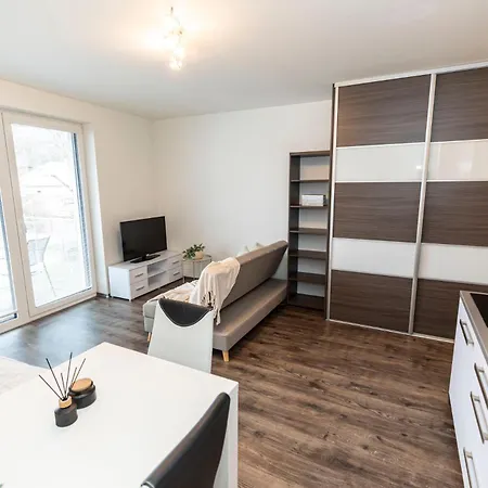 Alure Residences 14 & 24h Self Check-in, Private Parking In Front Of The Building Included, New Building, Center Apartment *