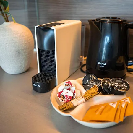 Alure Residences 14 & 24h Self Check-in, Private Parking In Front Of The Building Included, New Building, Center