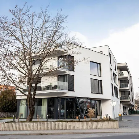 Alure Residences 14 & 24h Self Check-in, Private Parking In Front Of The Building Included, New Building, Center Appartement *