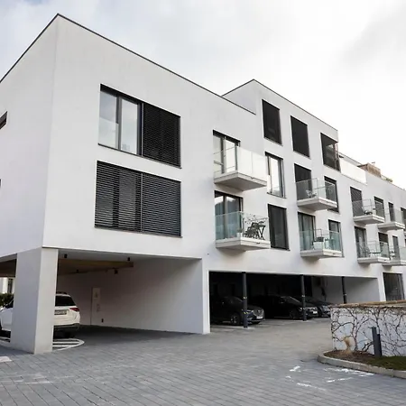 Alure Residences 14 & 24h Self Check-in, Private Parking In Front Of The Building Included, New Building, Center * Banska Bystrica